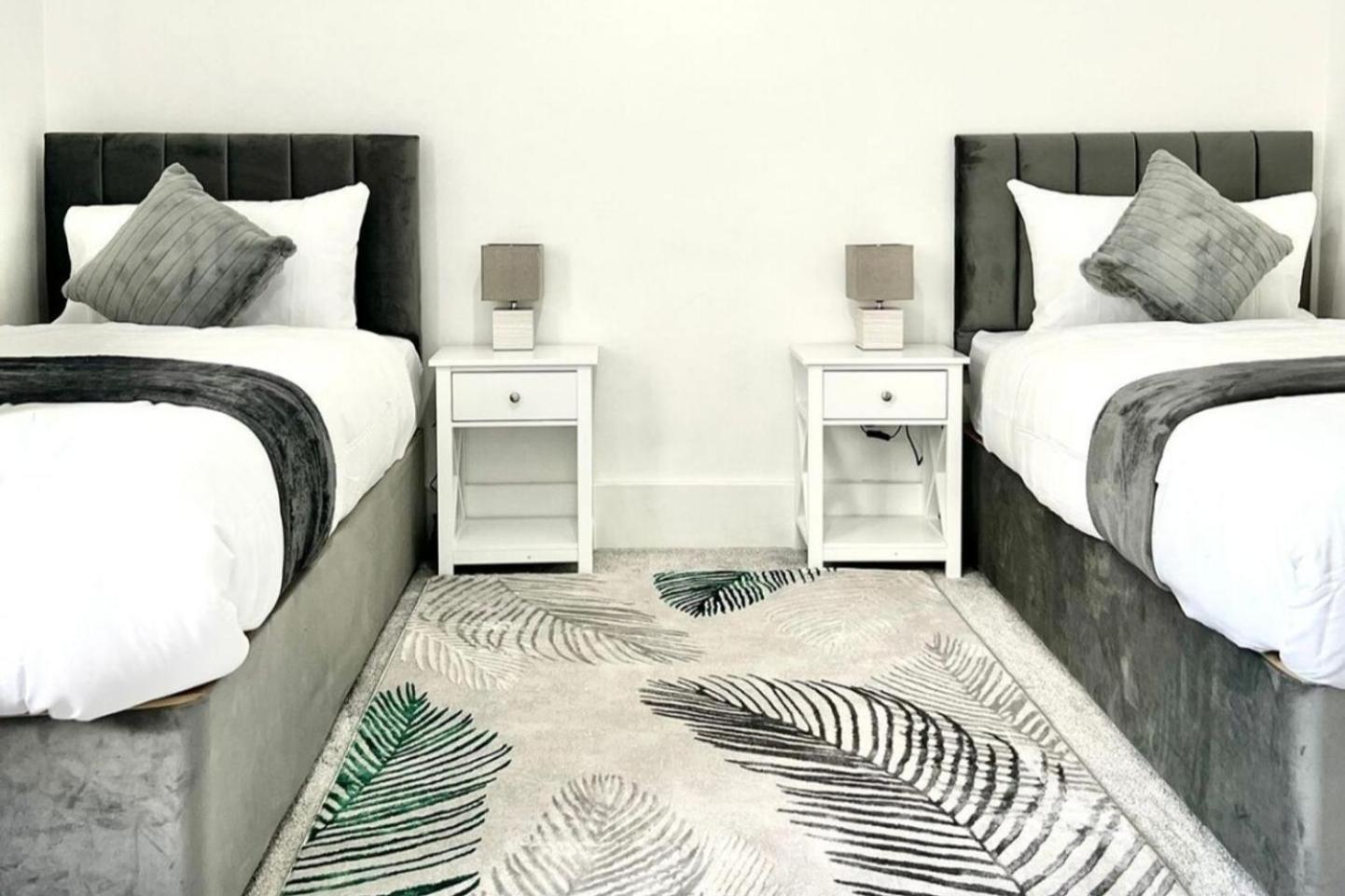 Strood Home-Sleeps 6-Great For Groups & Families Rochester (Kent) Eksteriør bilde