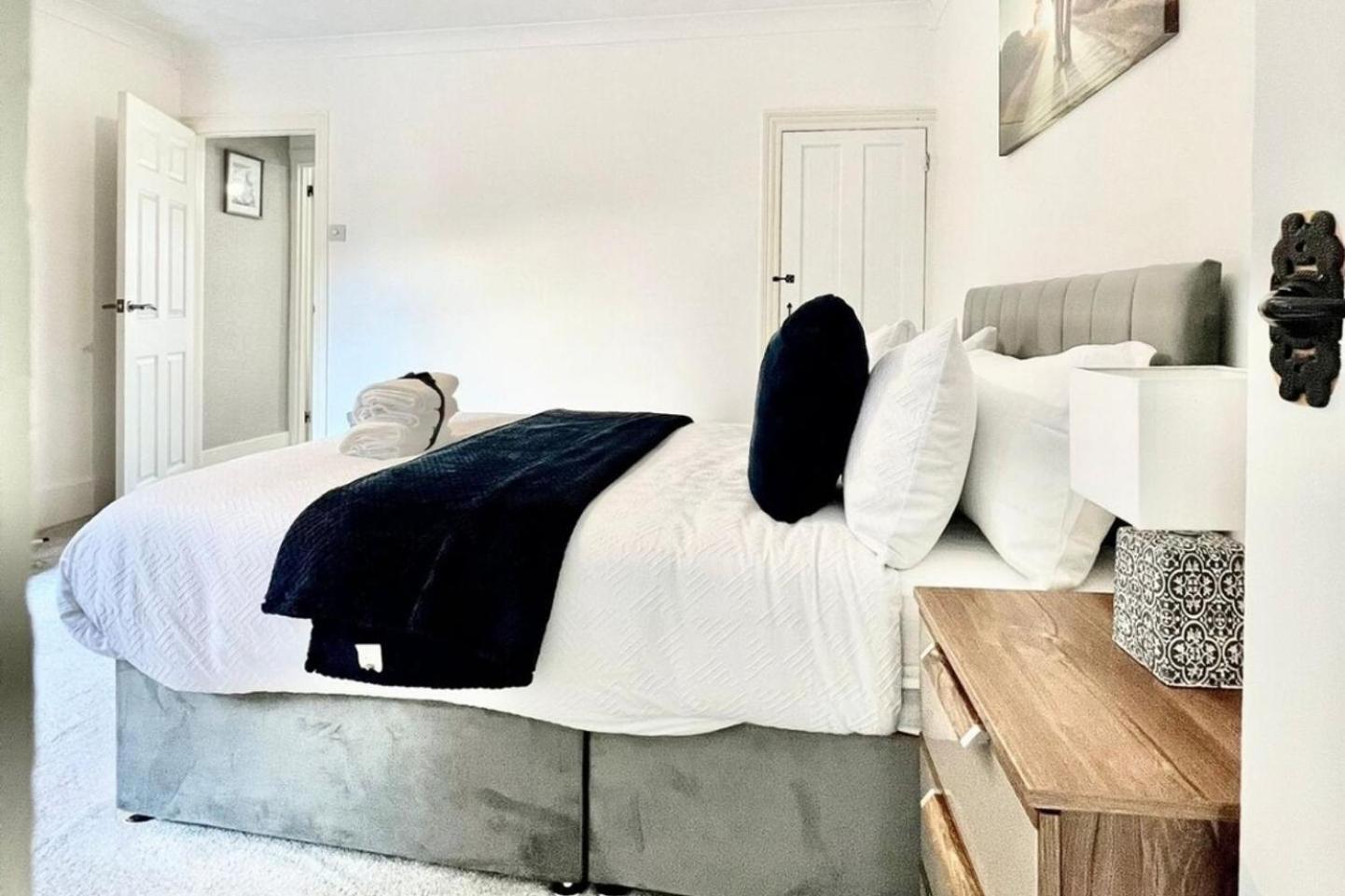 Strood Home-Sleeps 6-Great For Groups & Families Rochester (Kent) Eksteriør bilde