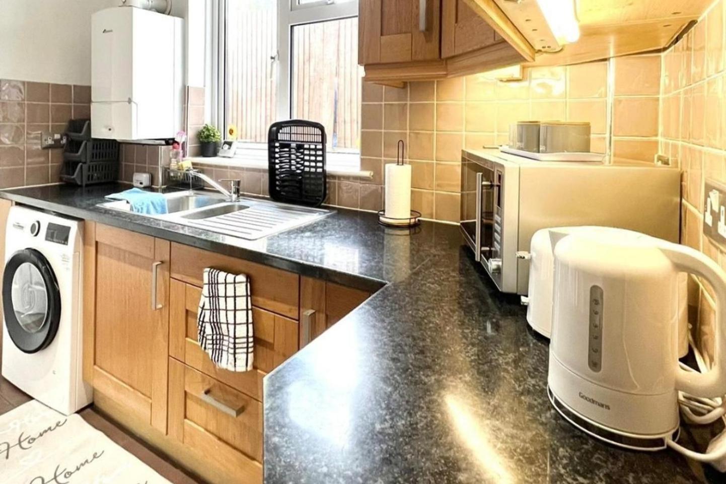 Strood Home-Sleeps 6-Great For Groups & Families Rochester (Kent) Eksteriør bilde